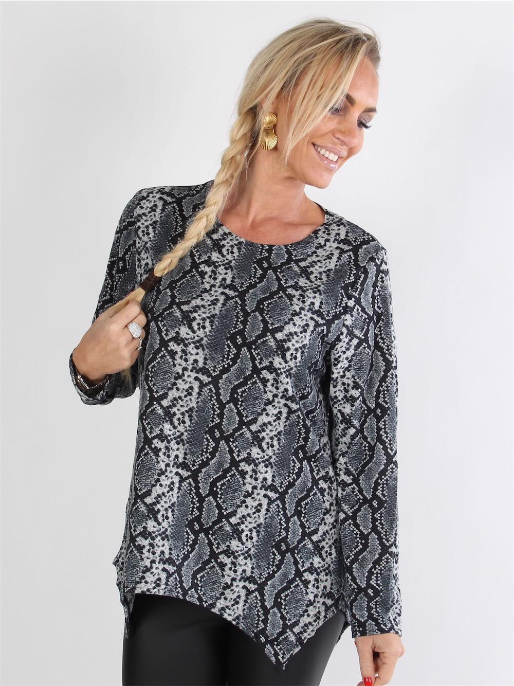 Crystal - Blå langærmet bluse i slangeprint